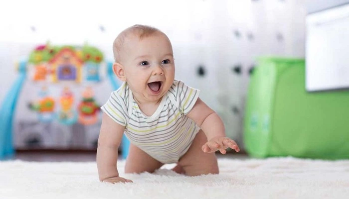 علت چهار دست و پا نرفتن نوزاد