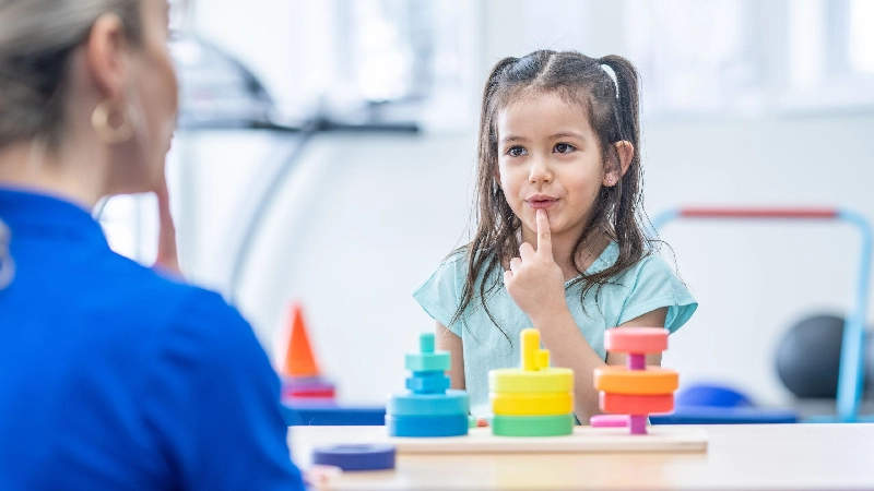 گفتار درمانی کودکان کم شنوا