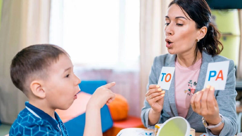 گفتار درمانی کودکان کم شنوا