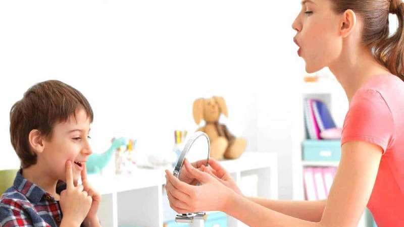 گفتار درمانی کودکان کم شنوا